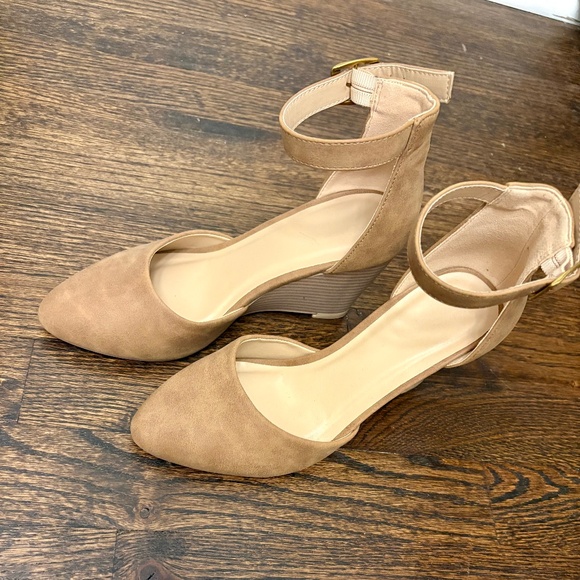 Women's Nude Ankle Buckle Strap D'Orsay Pointed Toe Wedges, Size 6 - Picture 3 of 10